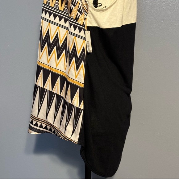 A.n.a Geometric Print Tank - Picture 6 of 10